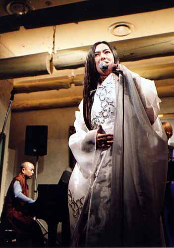 2005hanami02.jpg(24825 byte)