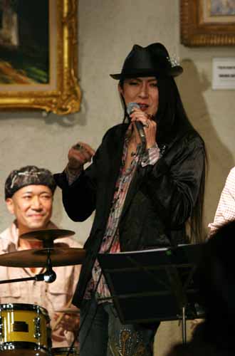 2008hanami04.jpg(21104 byte)