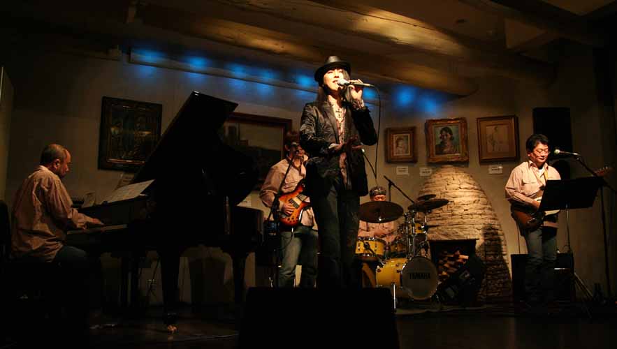 2008hanami163.jpg(33465 byte)