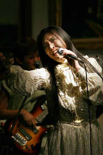 2008hanami63.jpg(22909 byte)